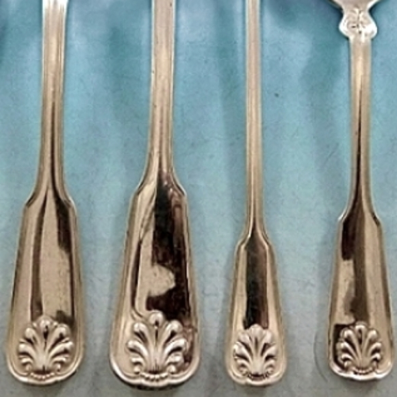 Tiffany & Co. Bridal Registry Shell & Thread Sterling Flatware 110 Piece Set - Picture 10 of 11